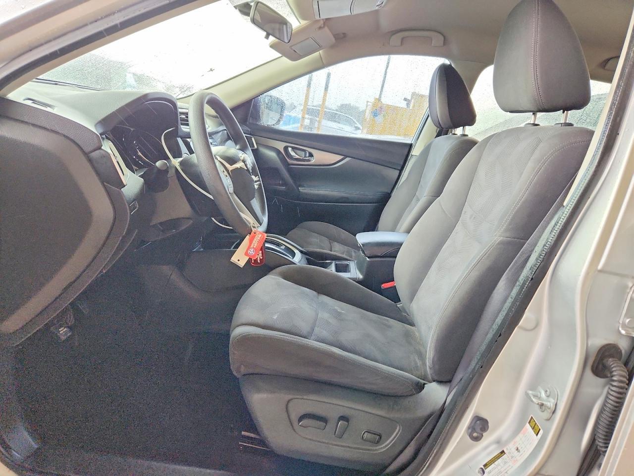 2016 Nissan Rogue sv