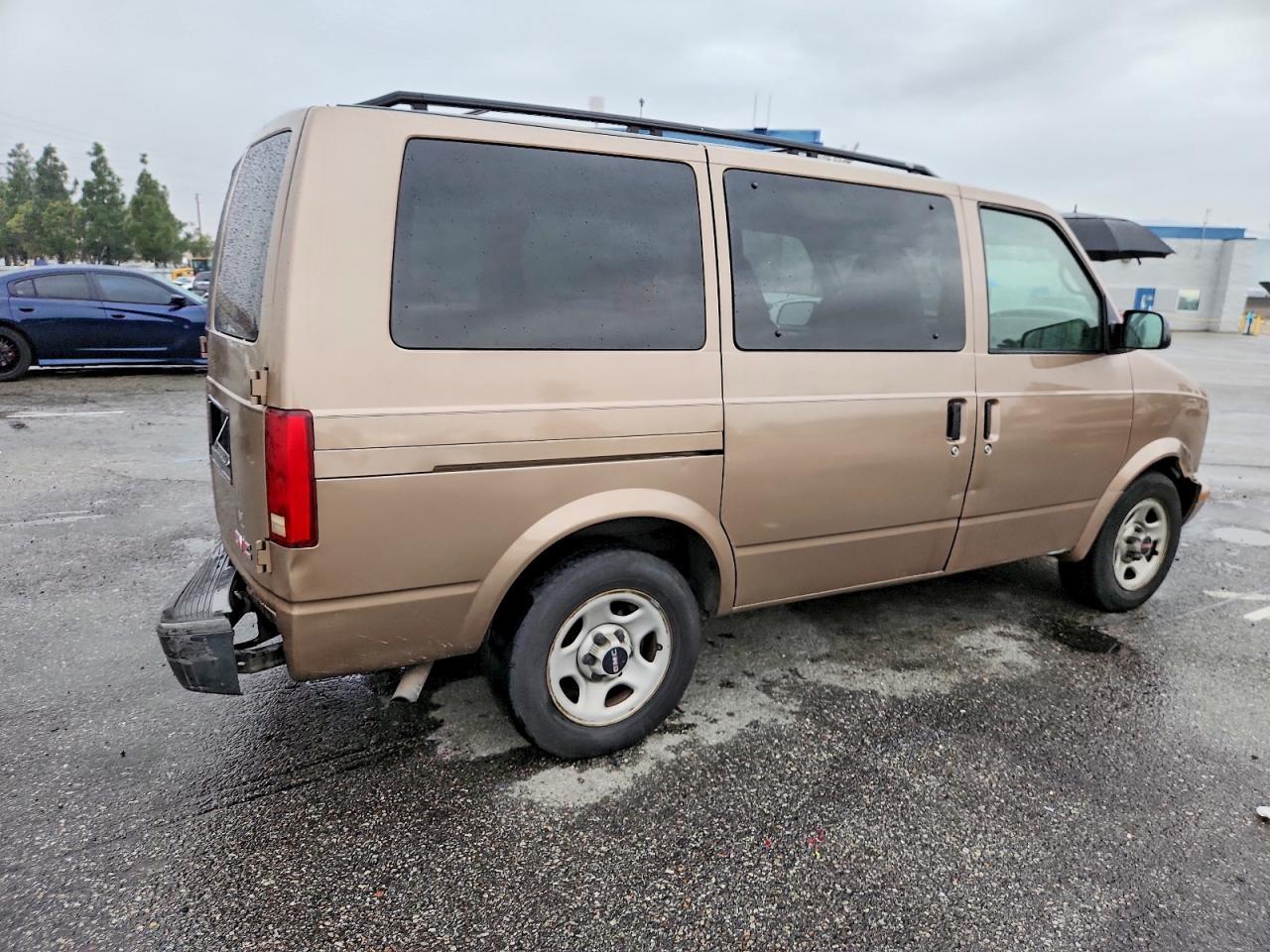 2005 GMC Safari XT