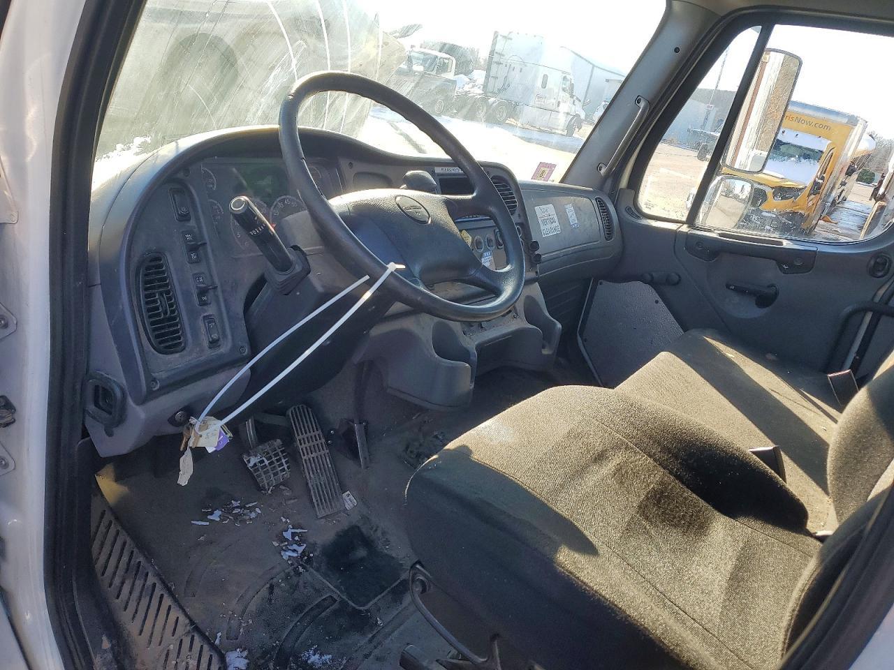 2016 Freightliner Business Class M2 BOX Truck