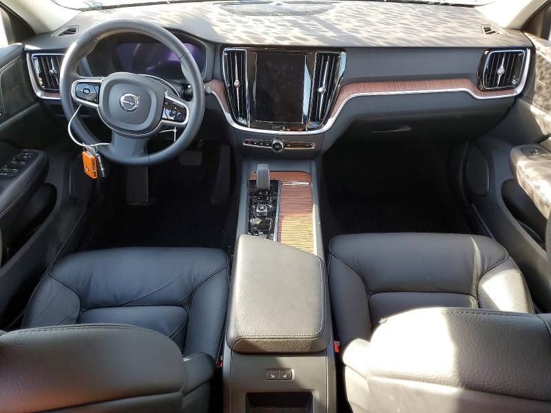 2024 Volvo V60 Cross Country Plus