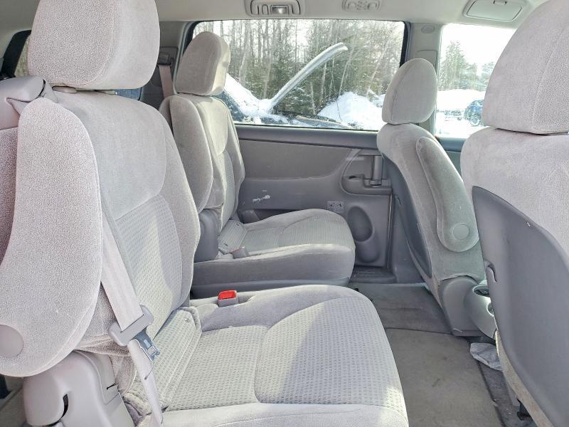 2010 Toyota Sienna ce