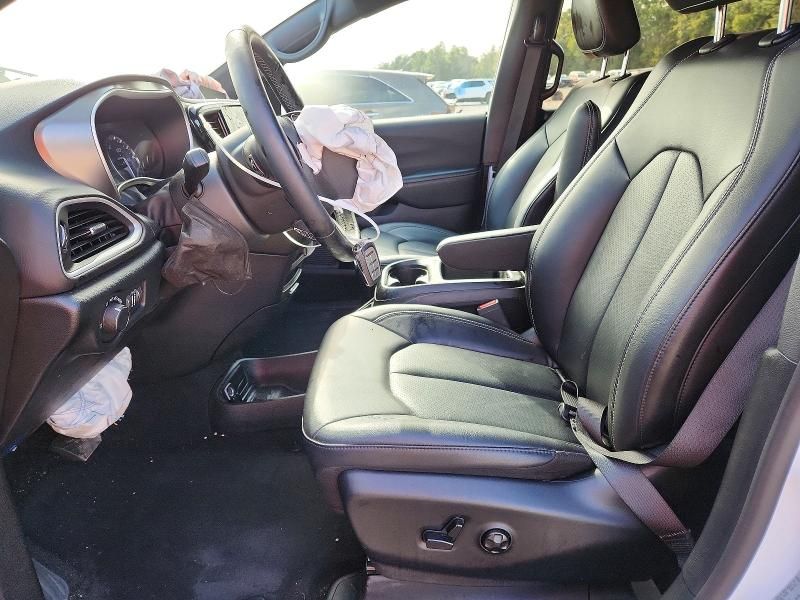 2025 Chrysler Voyager lx