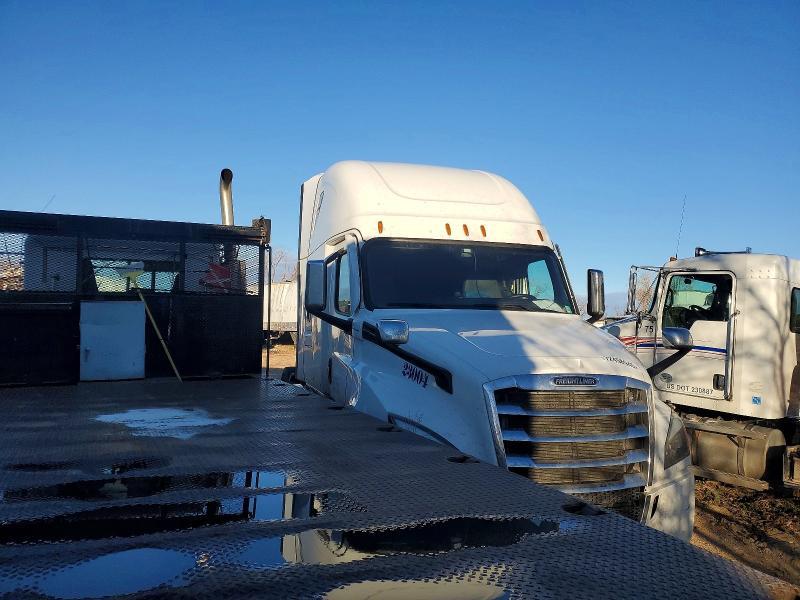 2023 Freightliner Cascadia 126 Semi Truck