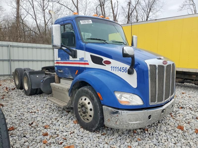 2016 Peterbilt Tractor 2016 Peterbilt 579 Semi Truck