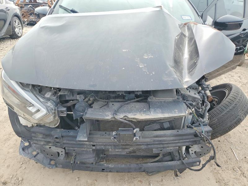 2022 Nissan Versa sr