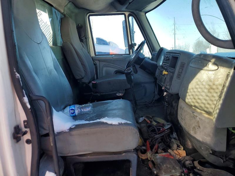 2004 International 7400 Flatbed Truck