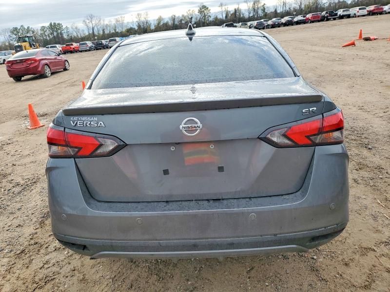 2022 Nissan Versa sr
