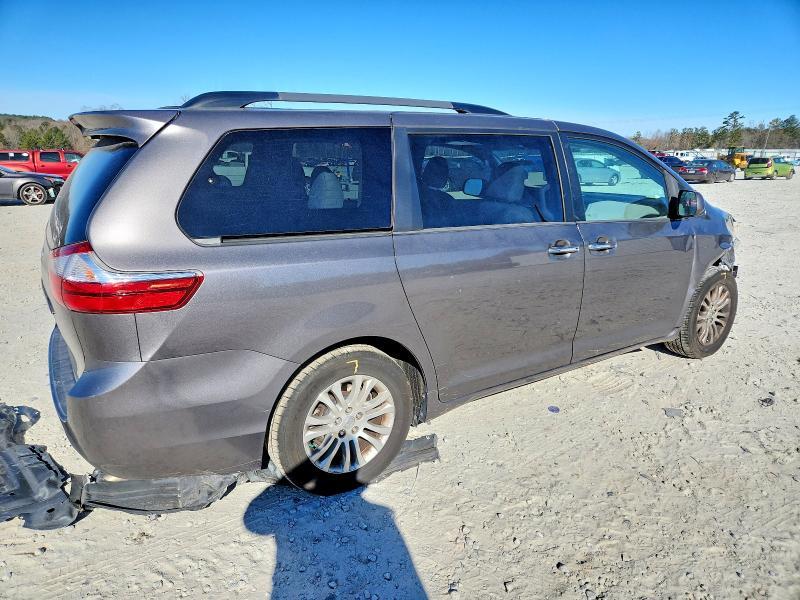 2015 Toyota Sienna xle