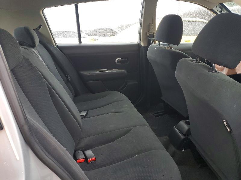 2010 Niss Versa s