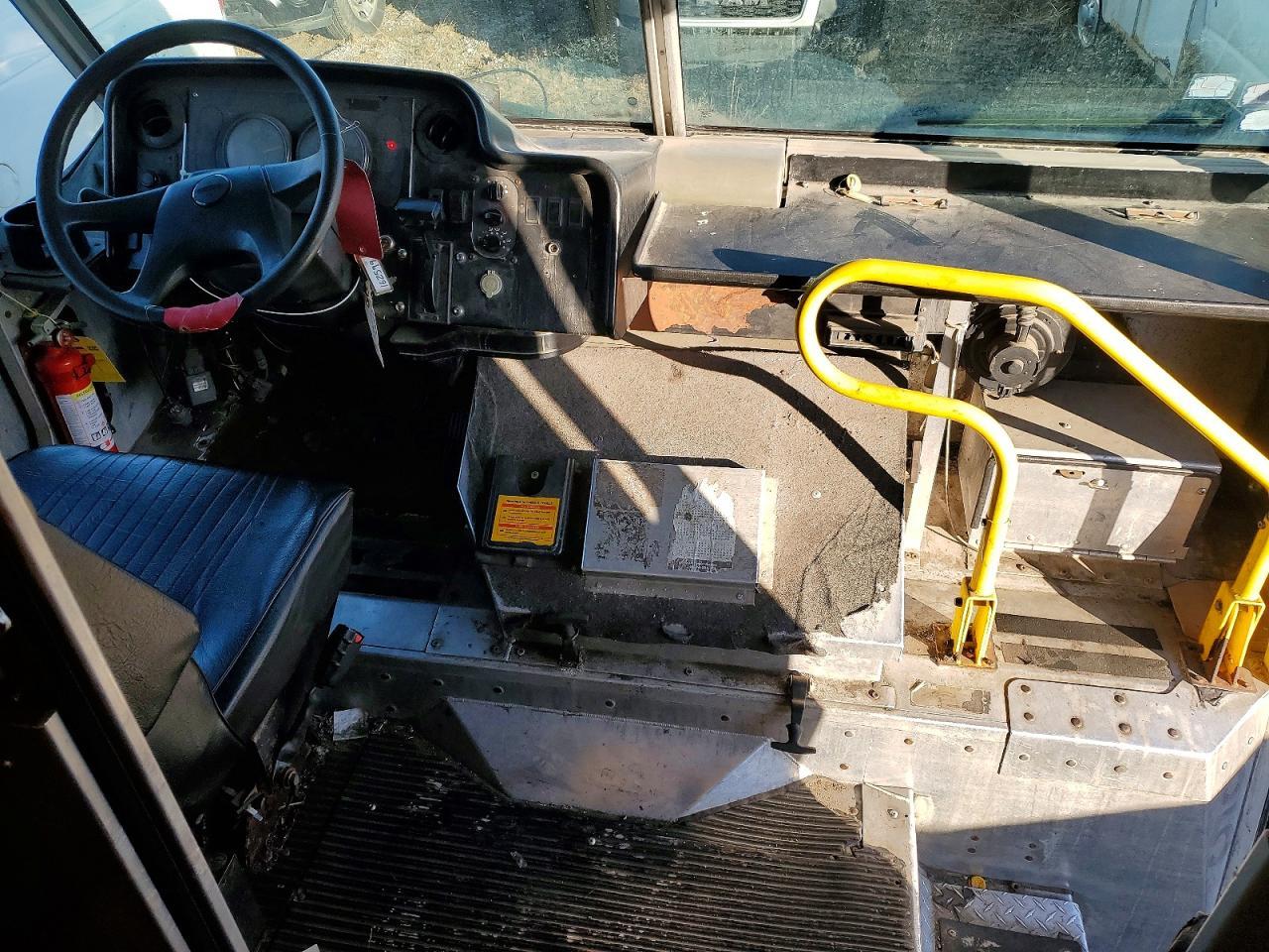 2005 Freightliner MT45 Delivery Truck