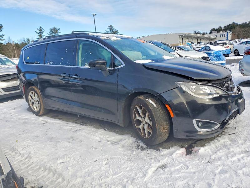 2017 Chrysler Pacifica Touring l