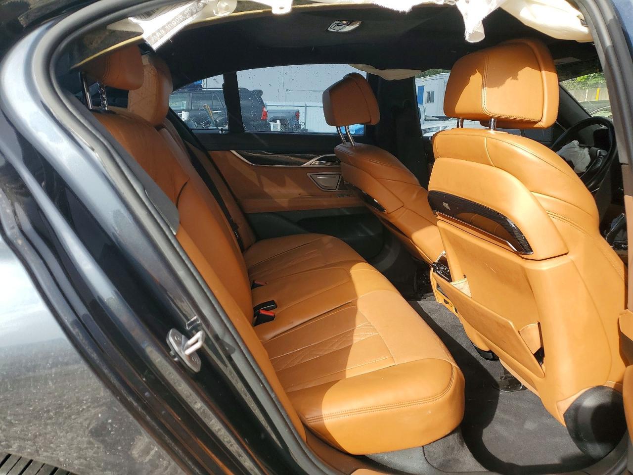 2016 BMW 750 xi