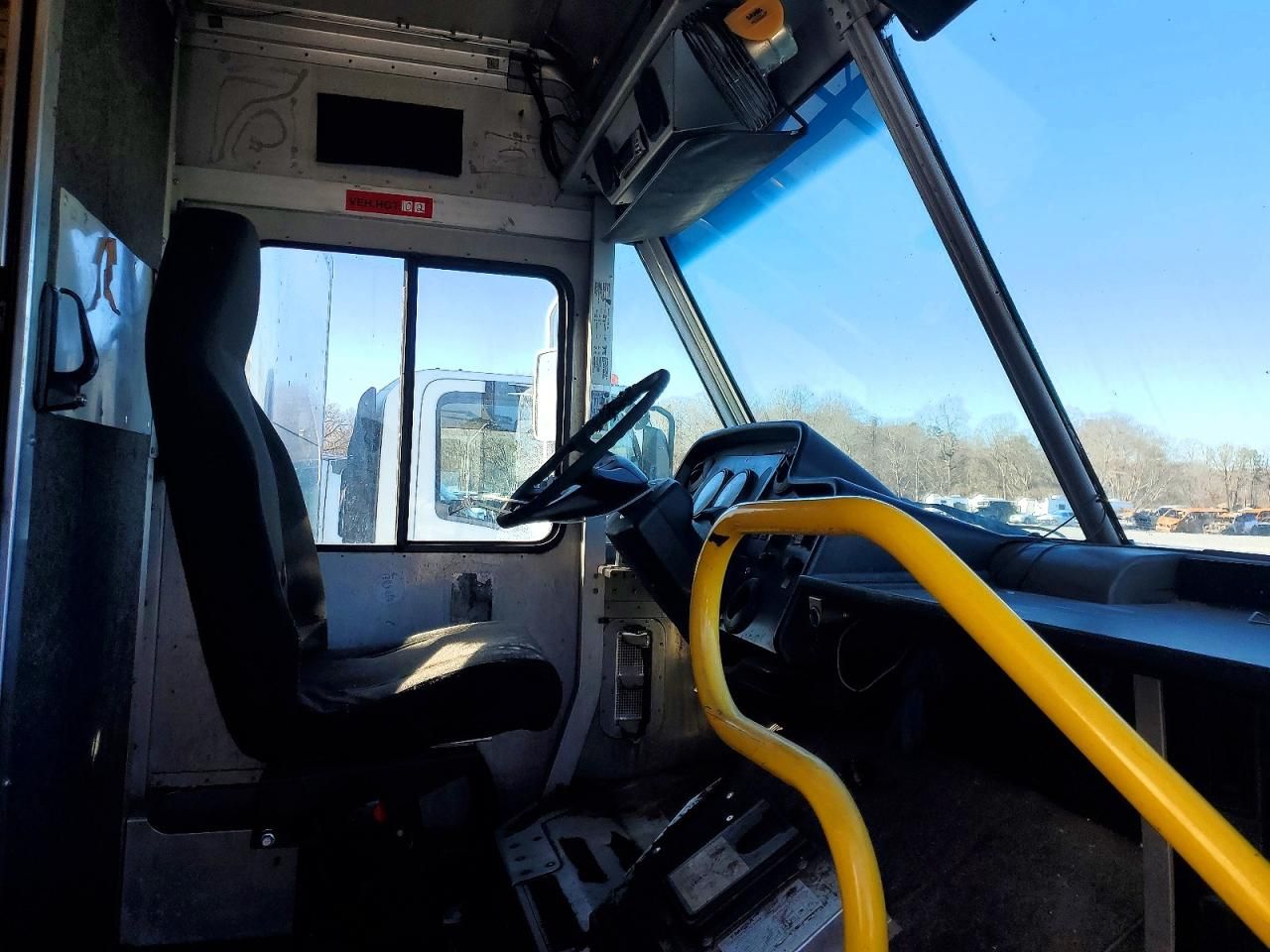 2006 Freightliner MT45 Chassis Delivery Truck