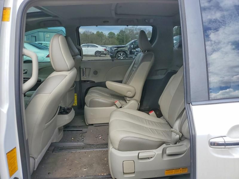 2013 Toyota Sienna xle