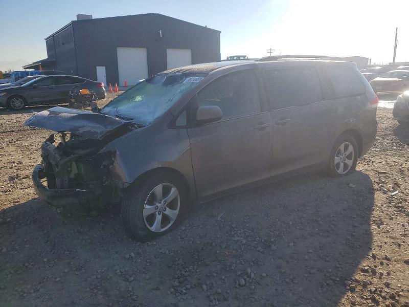 2013 Toyota Sienna le