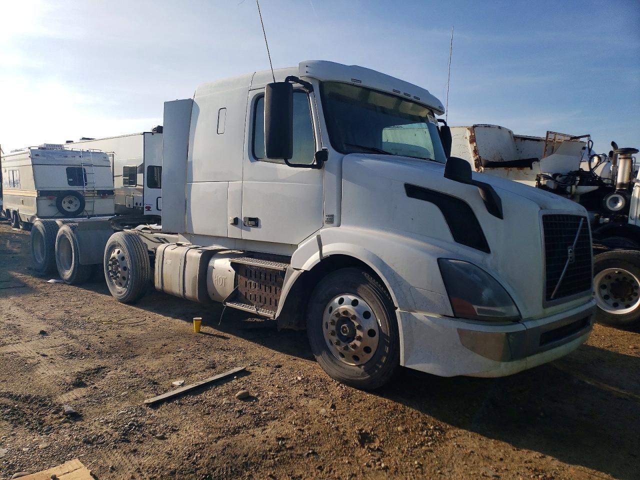 2016 Volvo VNL Semi Truck