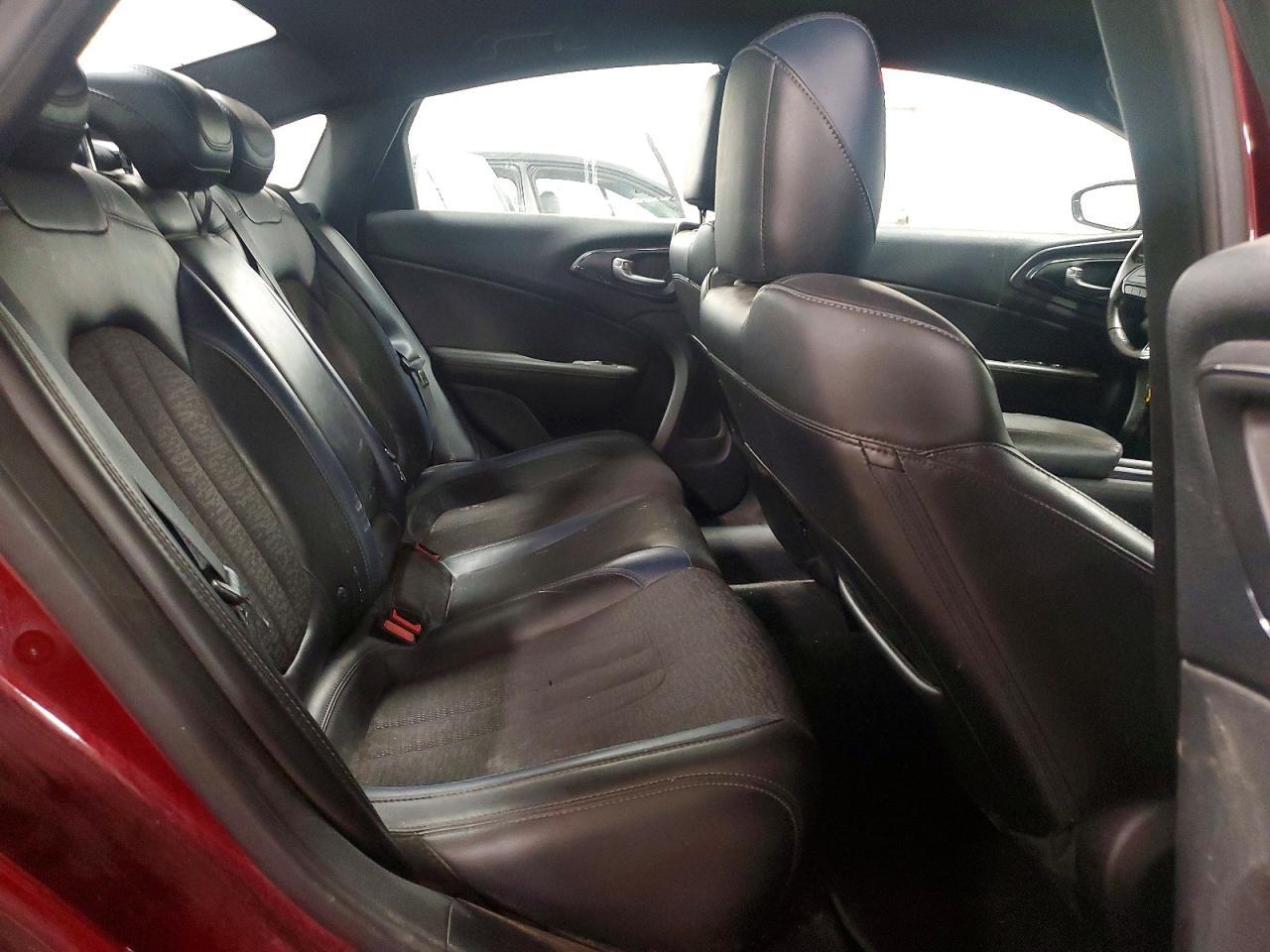 2015 Chrysler 200 s