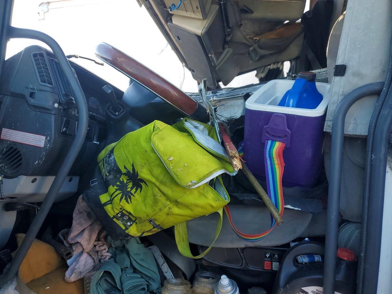 2005 Volvo VNL Semi Truck