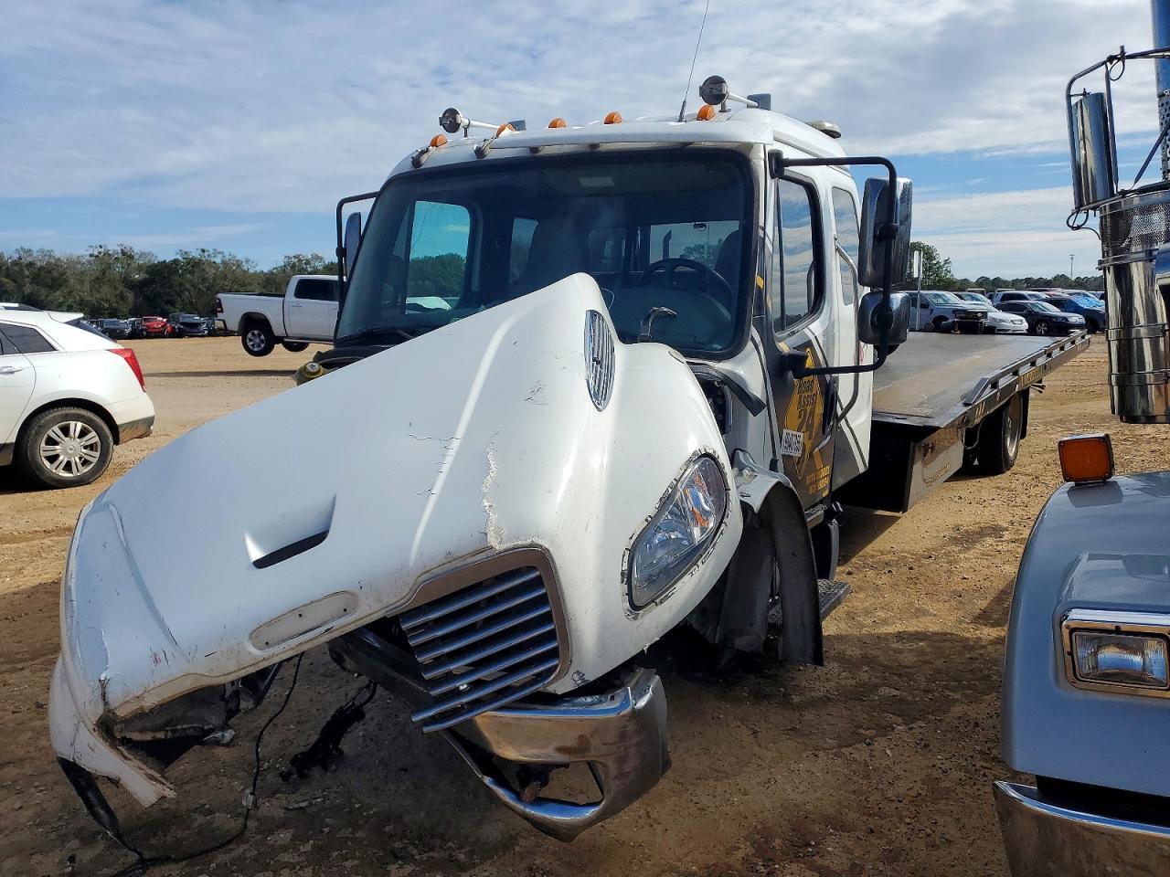 2020 Freigliner 2020 Freightliner Business Class M2 Rollback Truck