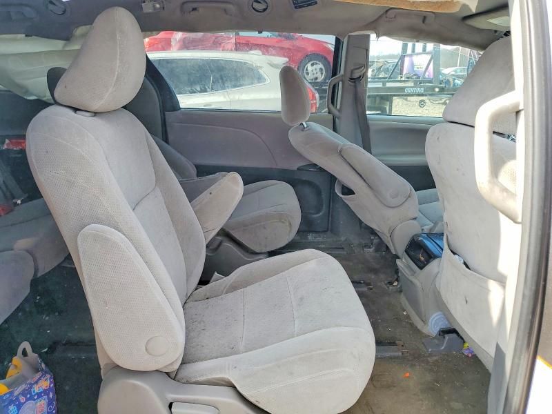 2017 Toyota Sienna le