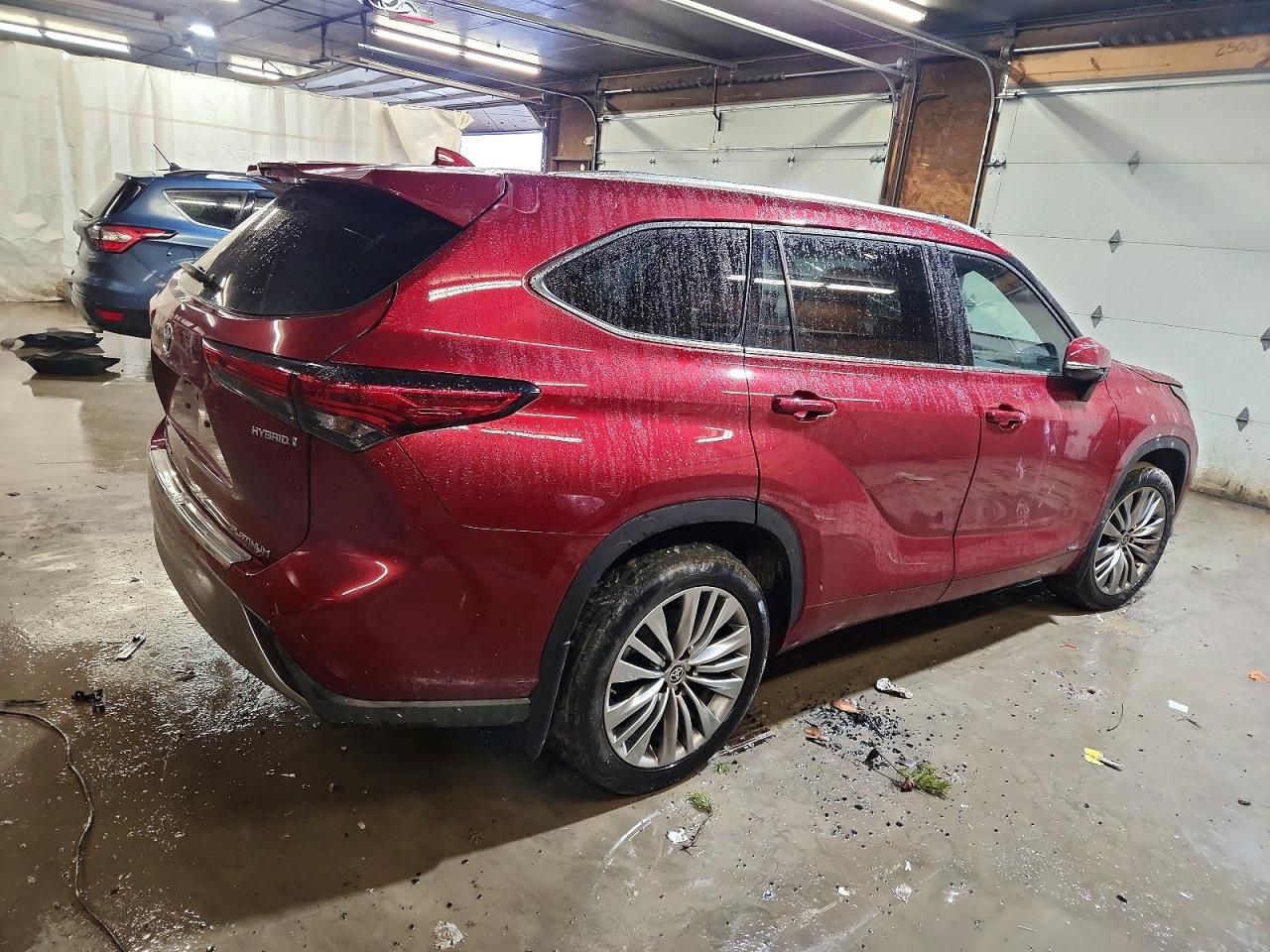 2022 Toyota Highlander Hybrid Platinum