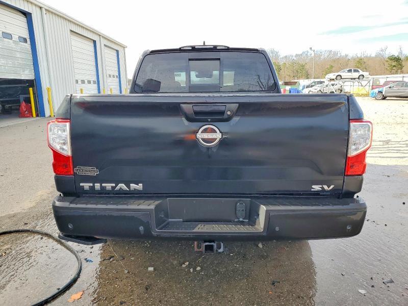 2023 Nissan Titan sv