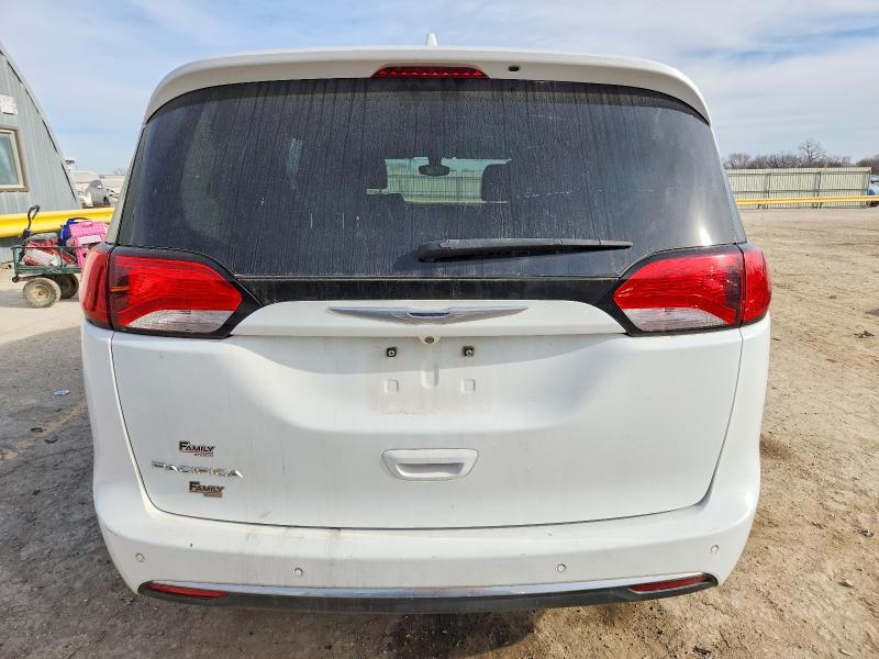 2017 Chrysler Pacifica Touring l