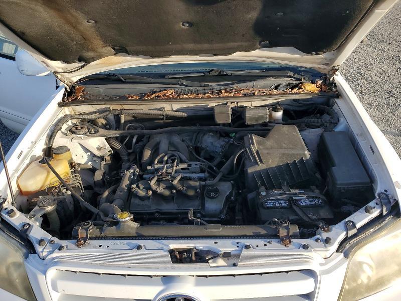 2004 Toyota Highlander Base