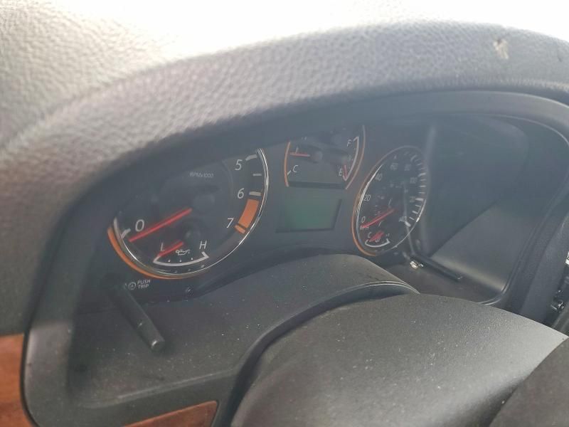 2011 Nissan Armada sv