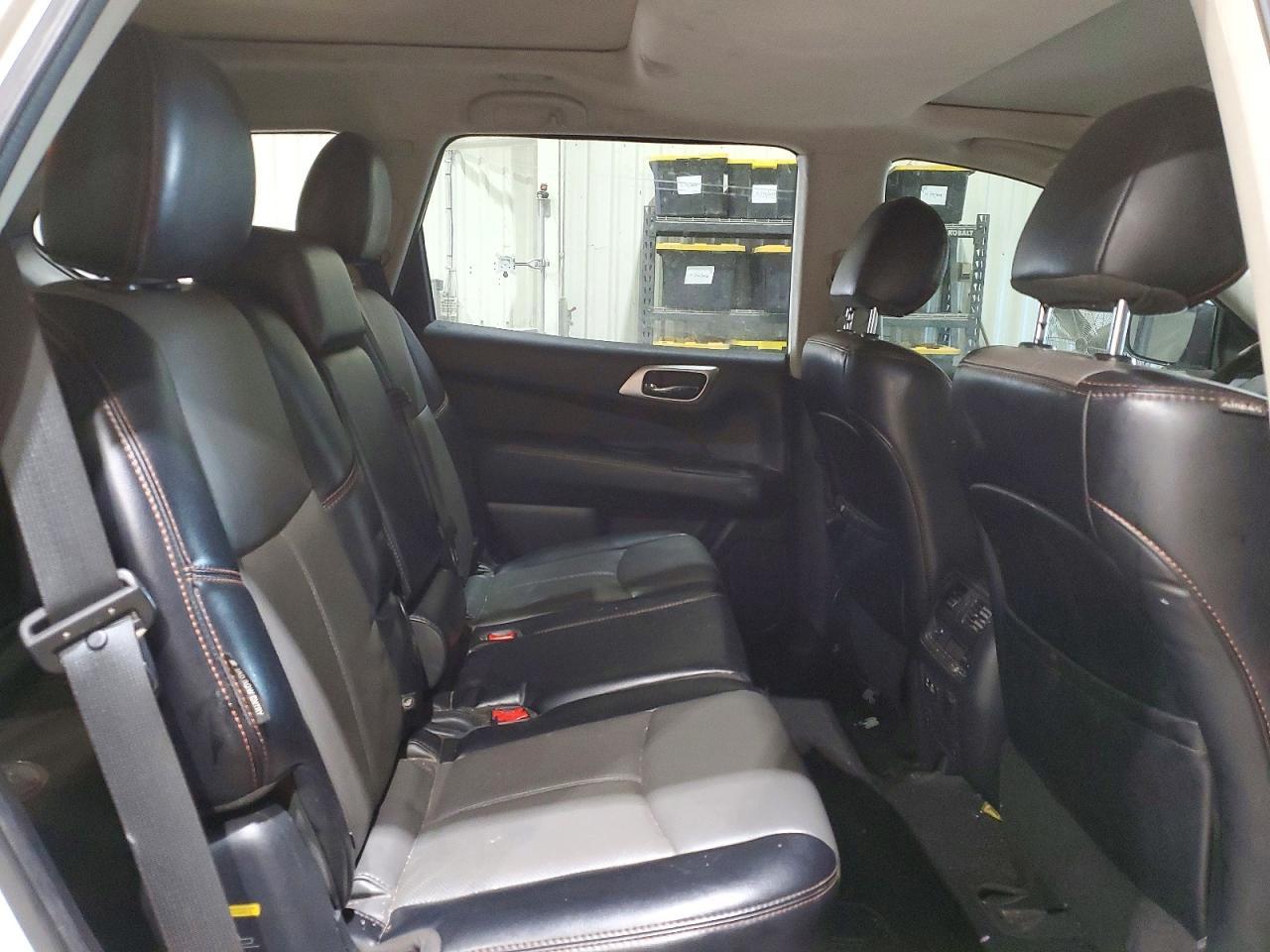 2020 Nissan Pathfinder sl