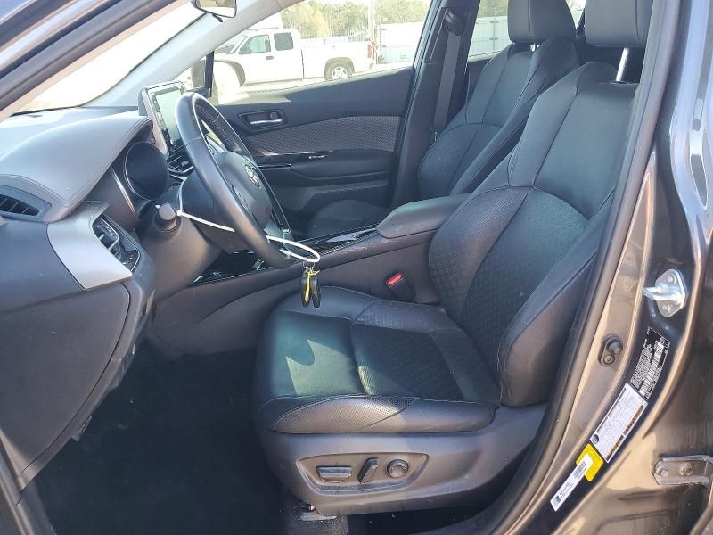 2021 Toyota C-hr xle