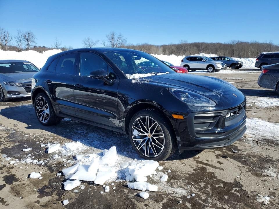 2023 Porsche Macan Base