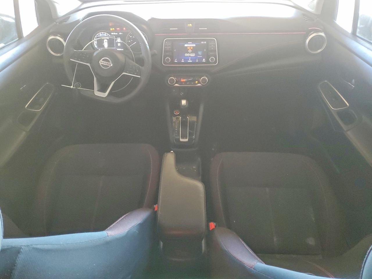 2021 Nissan Versa sr