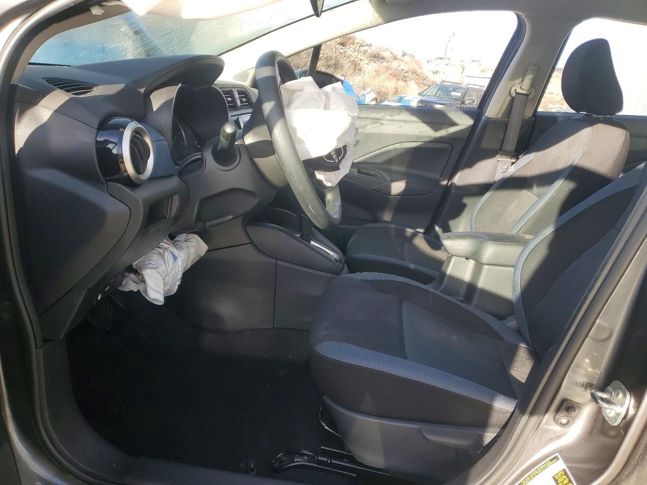 2025 Nissan Versa sv