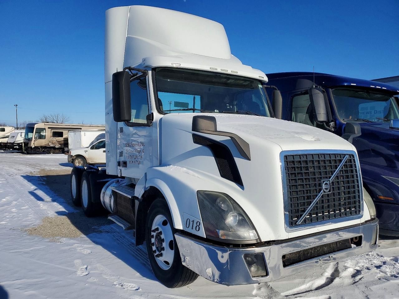 2014 Volvo VNL Semi Truck