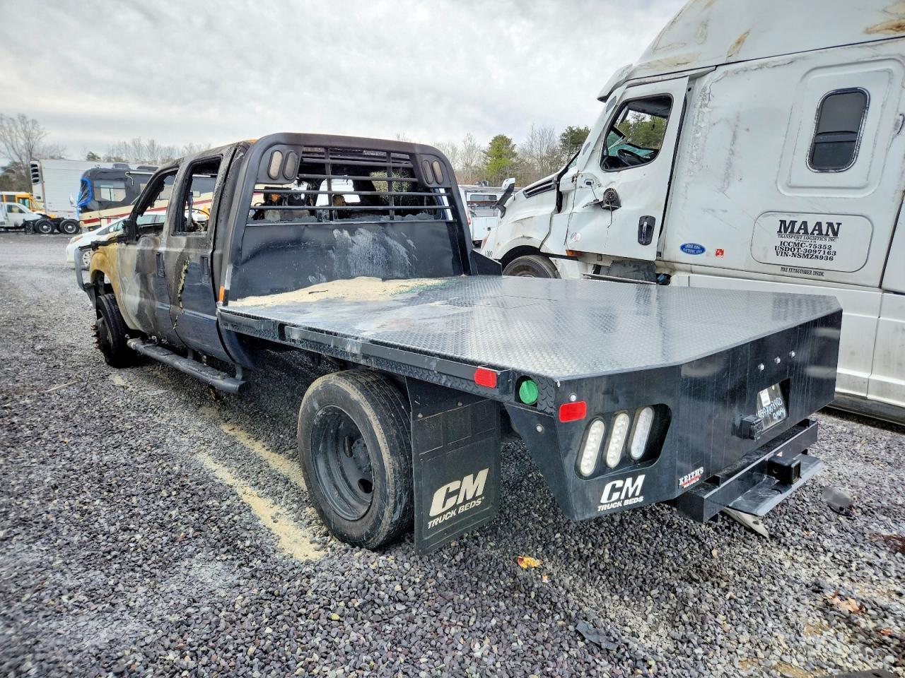 2013 Ford F450 Super Duty Flatbed Truck