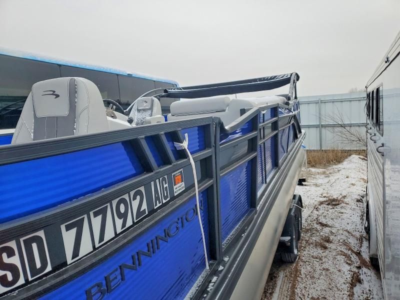 2025 Bennington Pontoon-pontoon Boat