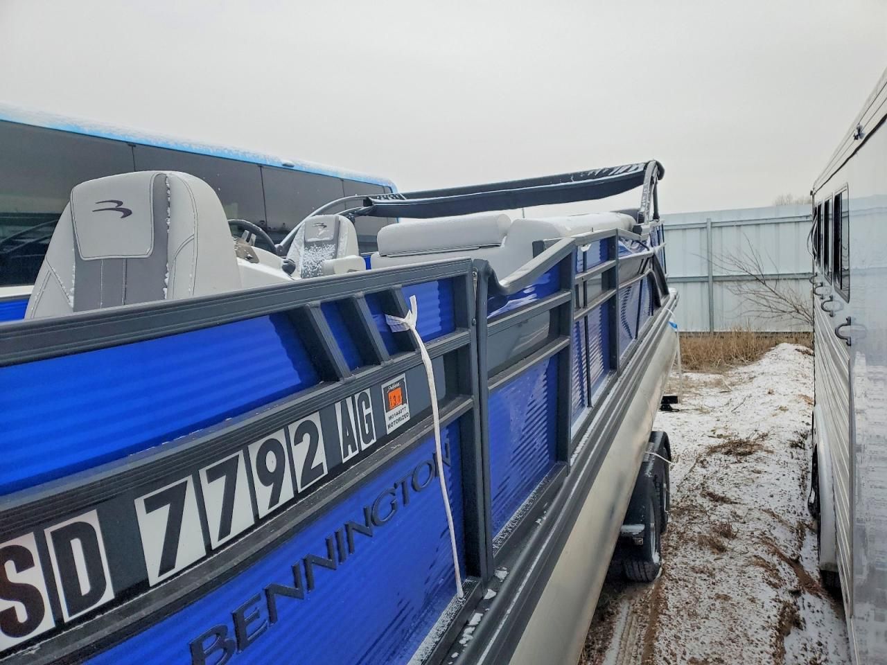 2025 Bennington Pontoon-Pontoon Boat