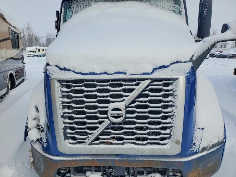 2019 Volvo VNR Semi Truck