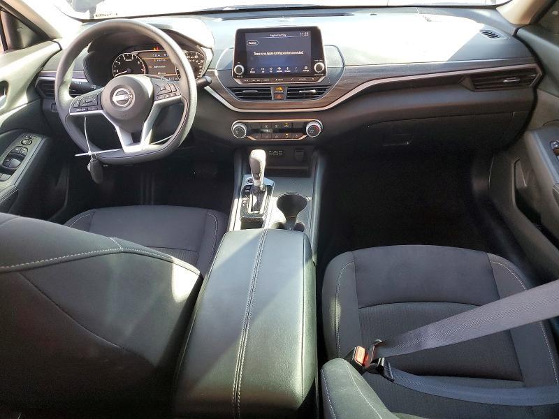 2025 Niss Altima 2.5 sv