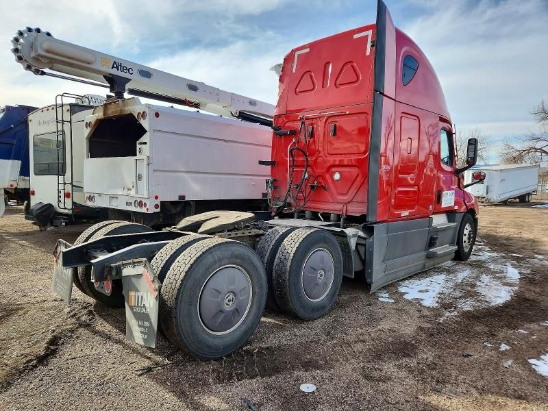 2022 Freightliner Cascadia 1