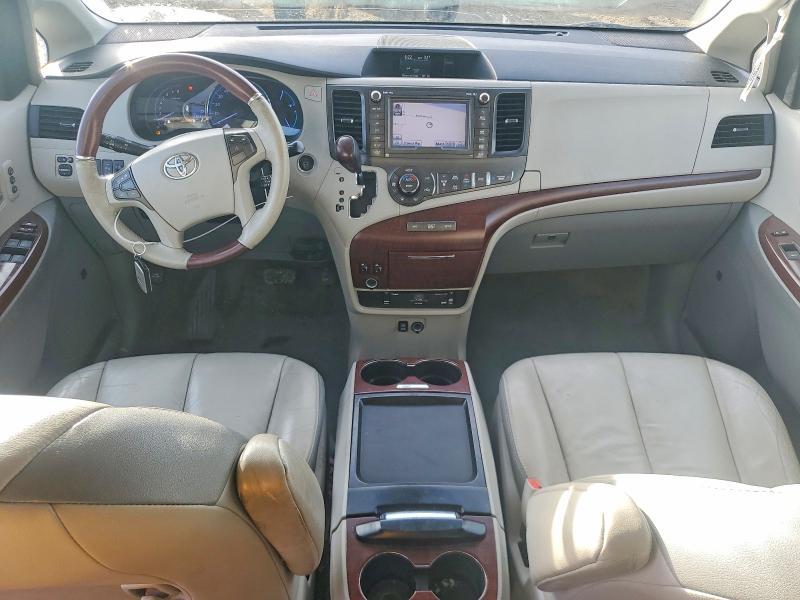 2011 Toyota Sienna xle
