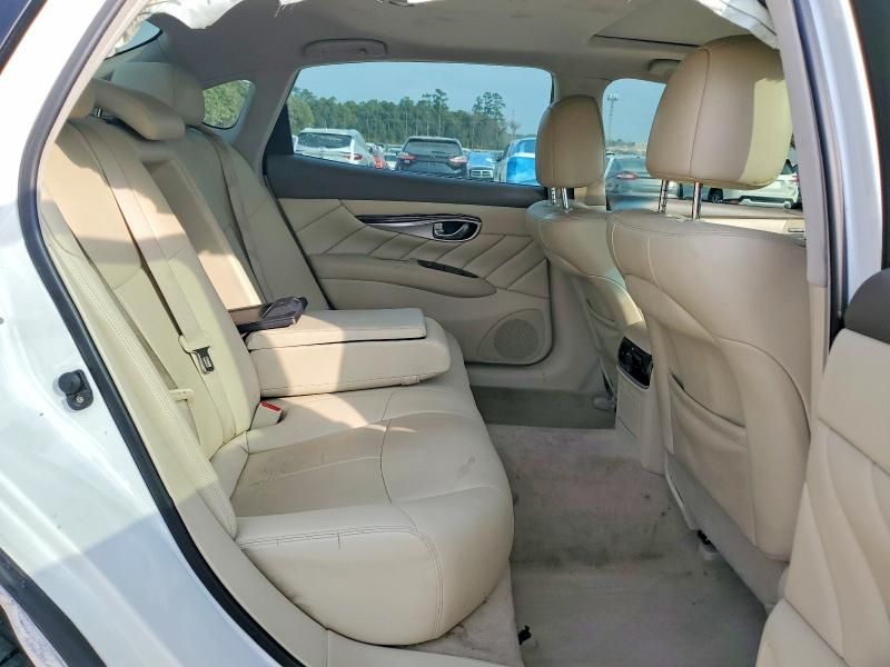 2015 Infiniti Q70 3.7