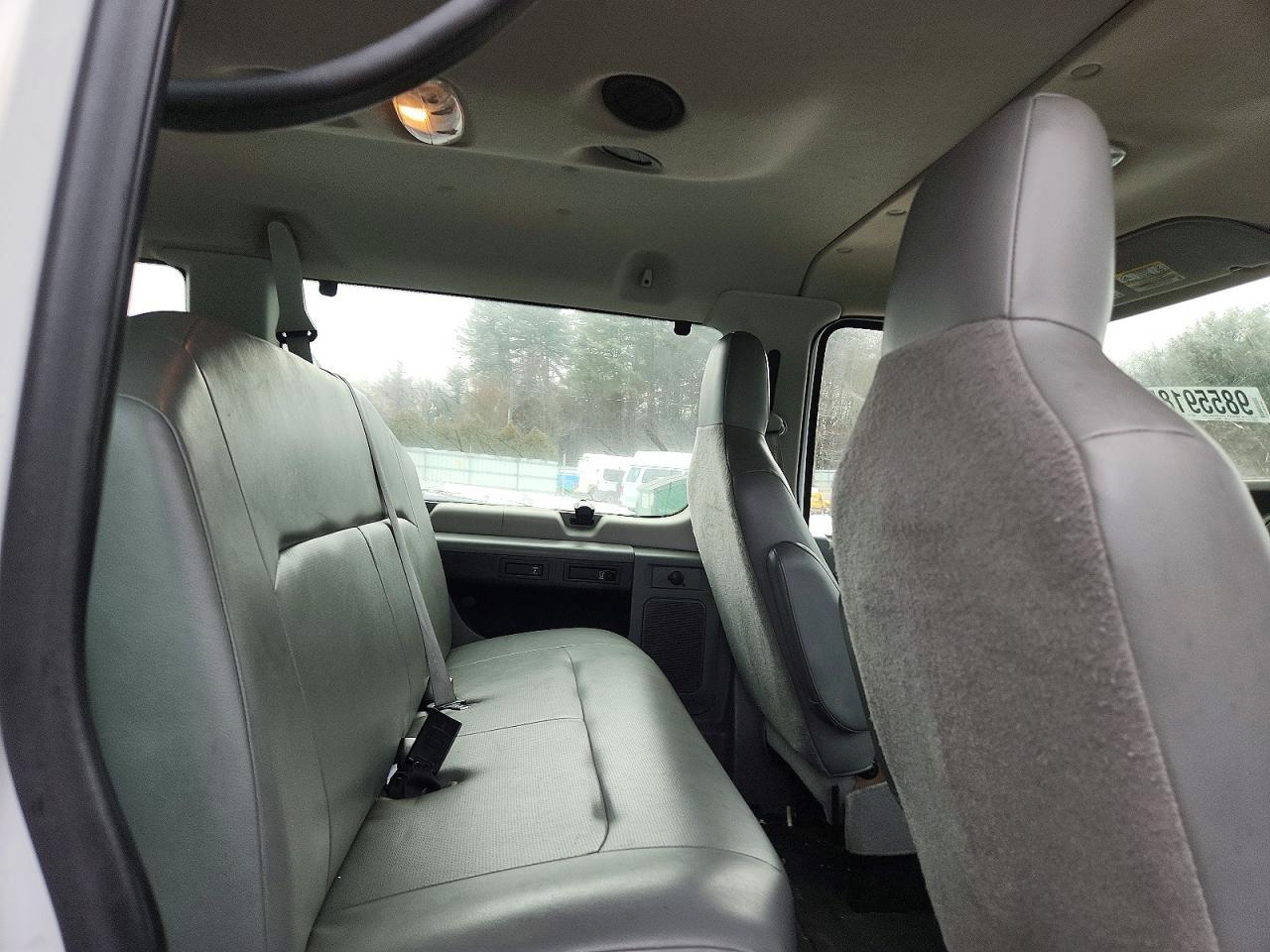 2013 Ford Econoline E350 Super Duty Wagon