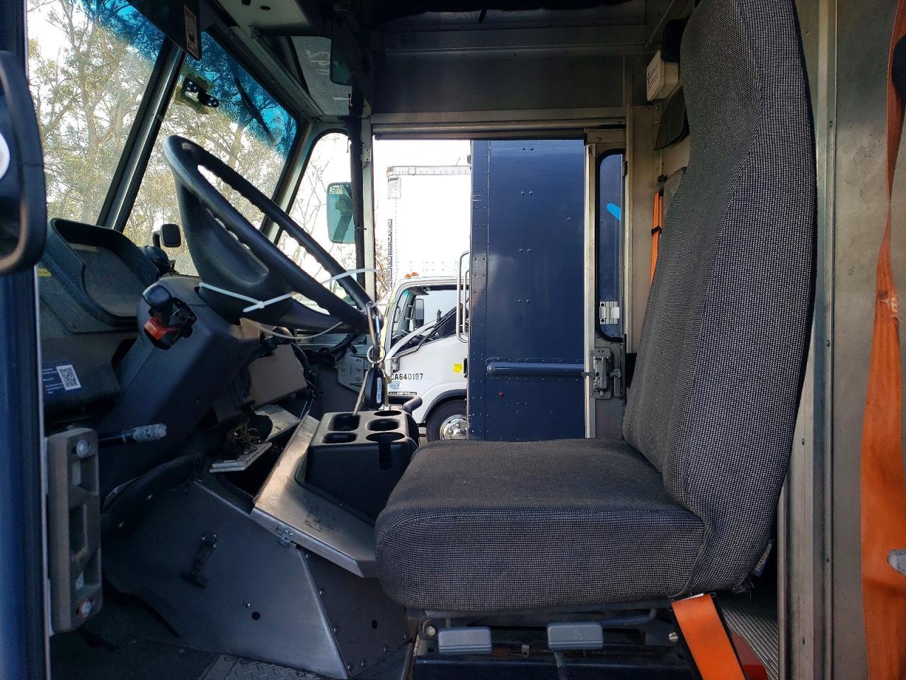 2021 Freightliner MT45G Chassis Delivery Truck