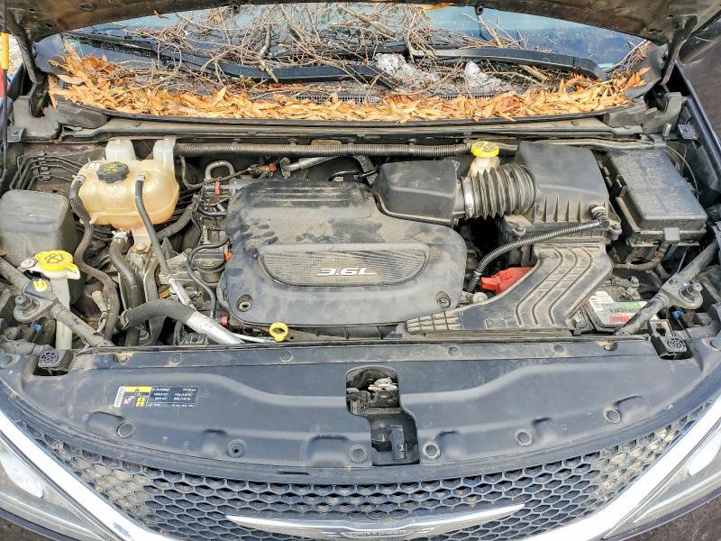 2017 Chrysler Pacifica Touring l