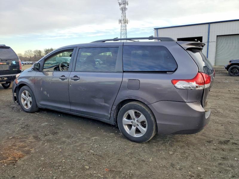2013 Toyota Sienna le