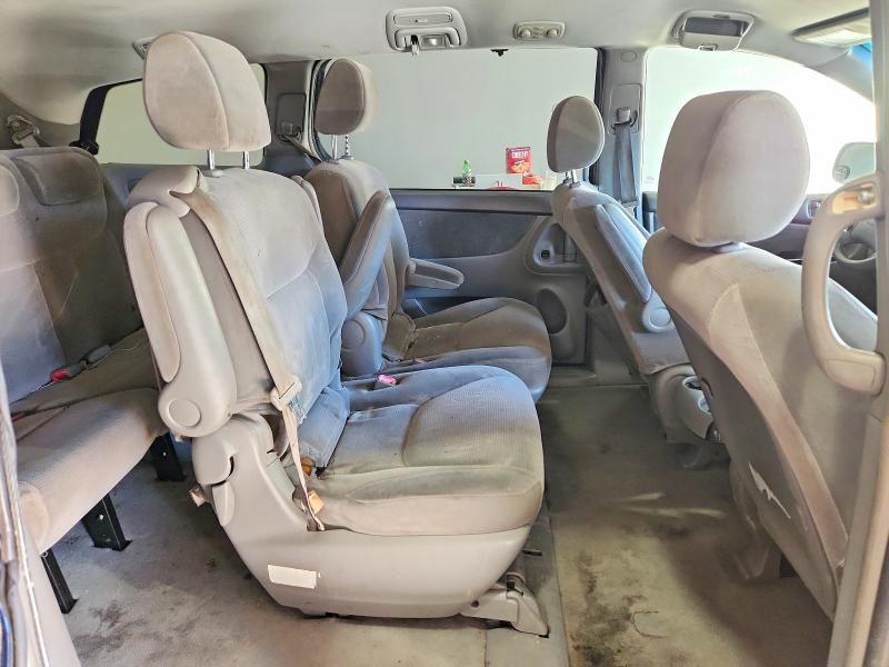 2004 Toyota Sienna ce