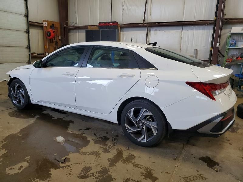 2025 Hyundai Elantra Luxury