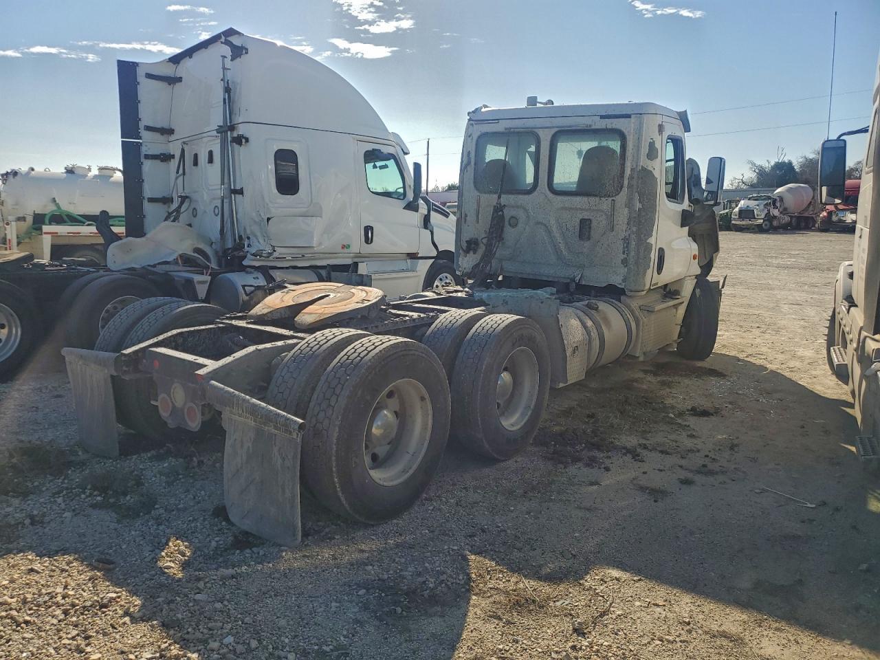 2017 Freightliner Cascadia 125 Semi Truck